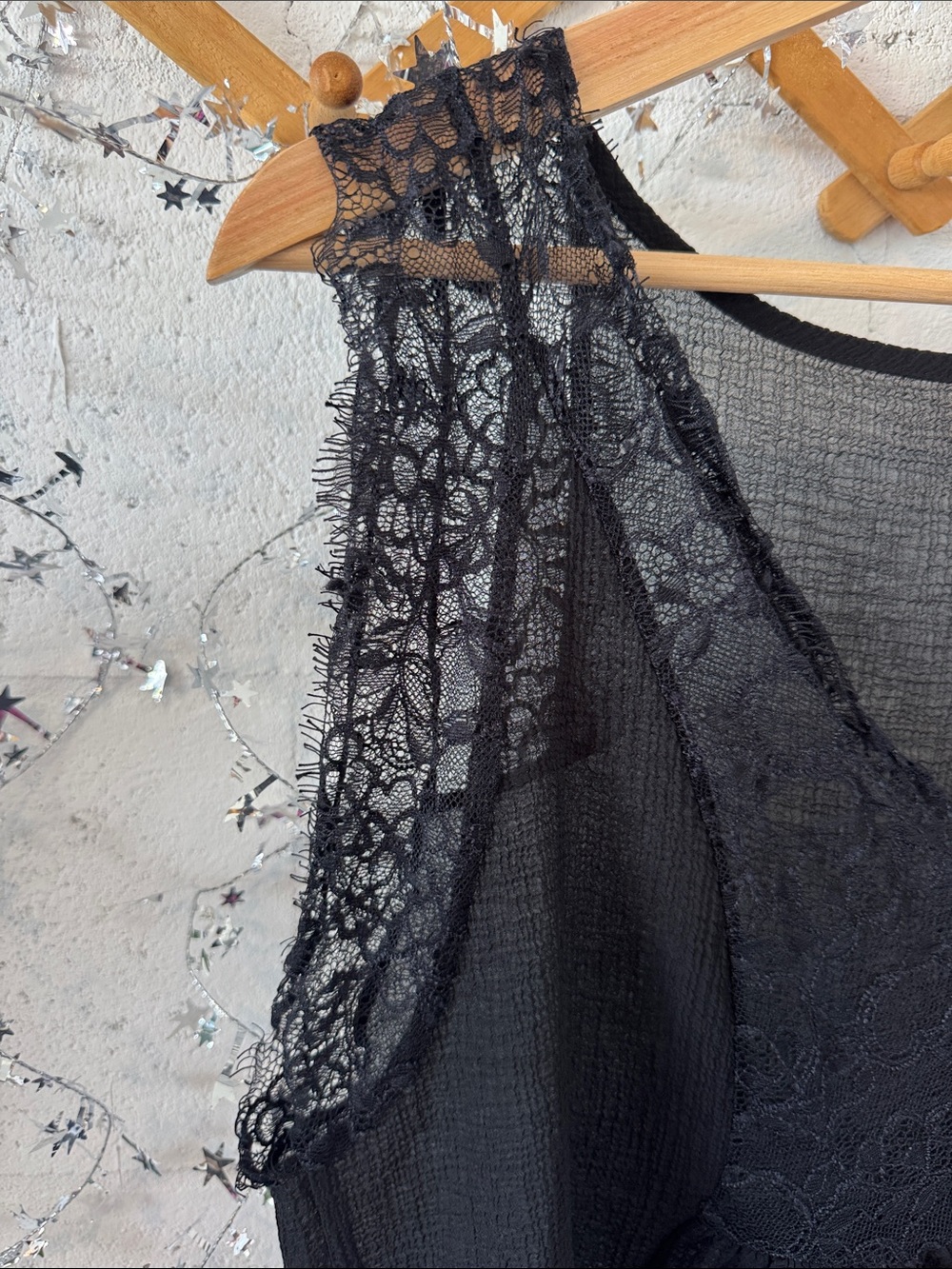 Black Lace-Trim Sleeveless tank - Picture 3 of 5